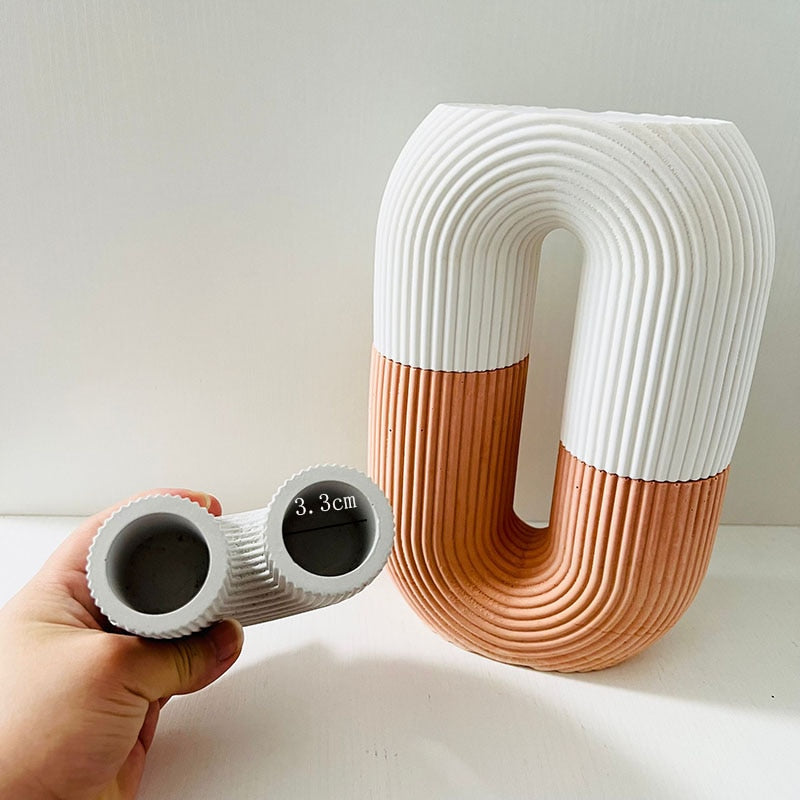Aina - U-Shape Vase