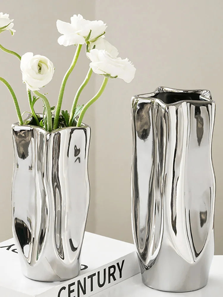 Huldä - Silver Vase