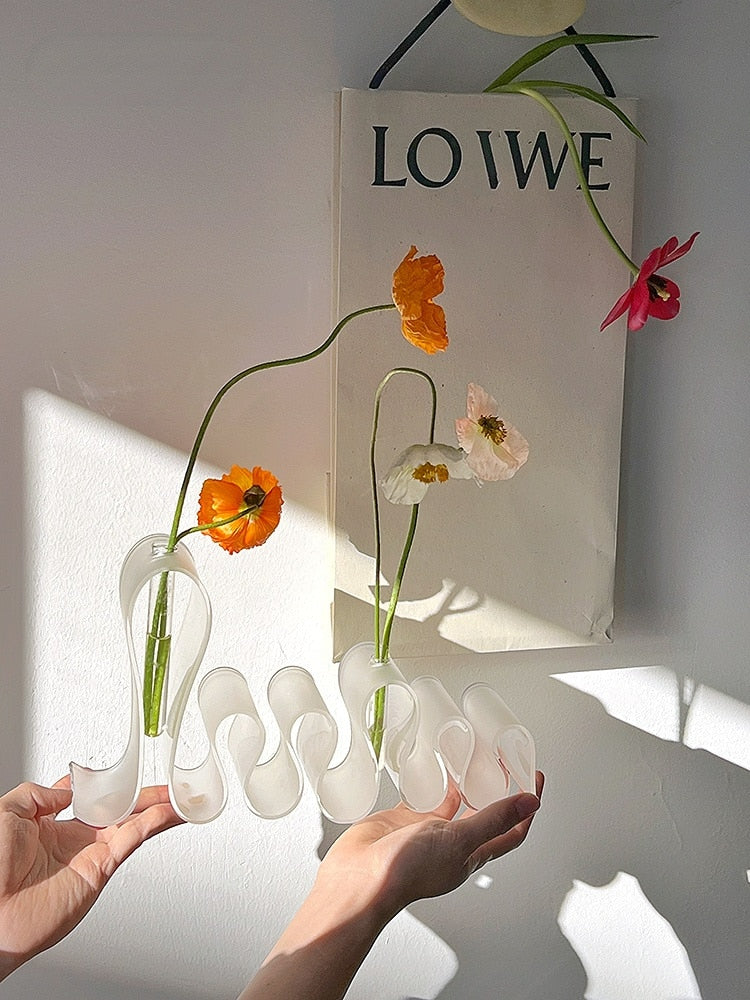 Linn - Vase Bookcase