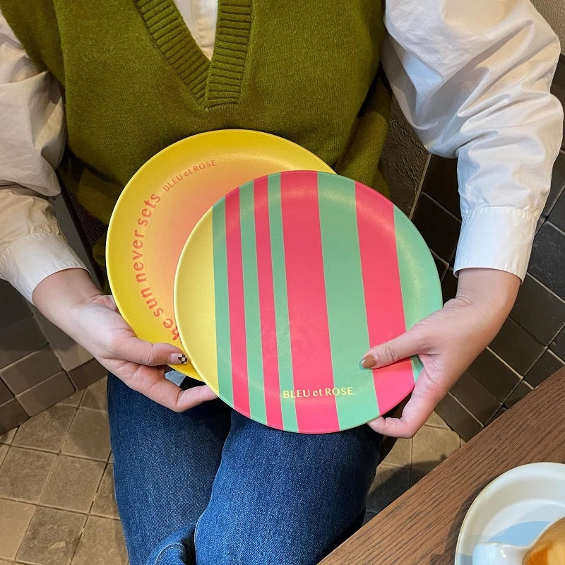 Yrsä - Retro Design Plates