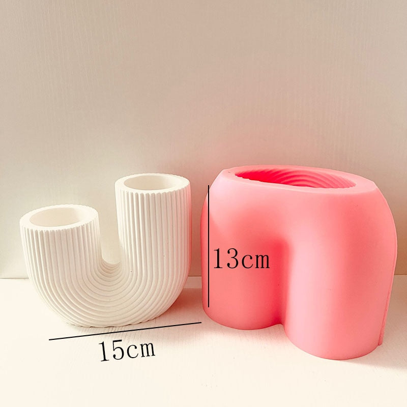 Aina - U-Shape Vase