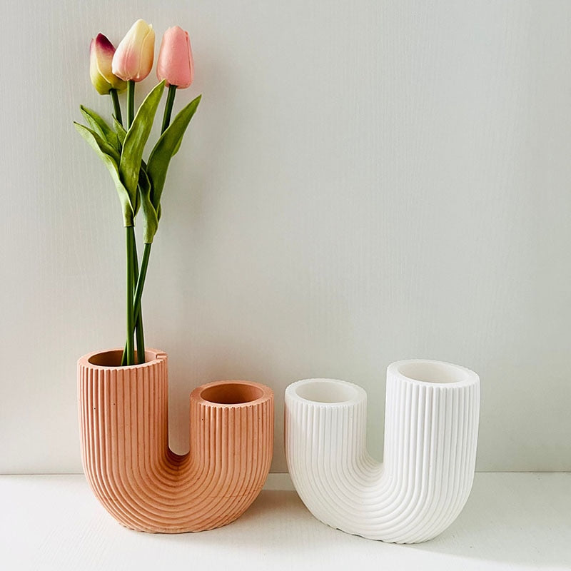 Aina - U-Shape Vase