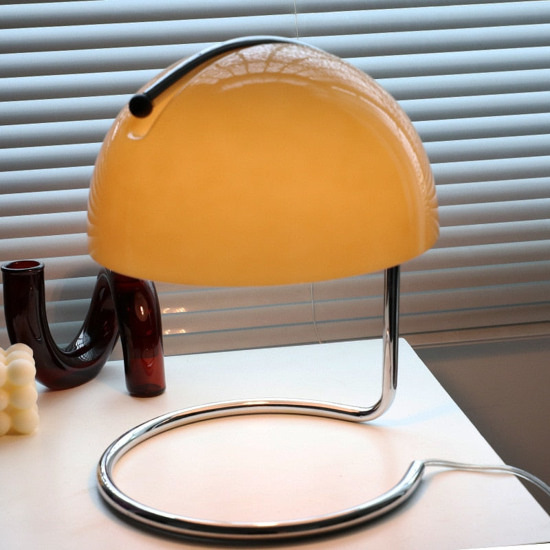 Ingä - Retro Table Lamp