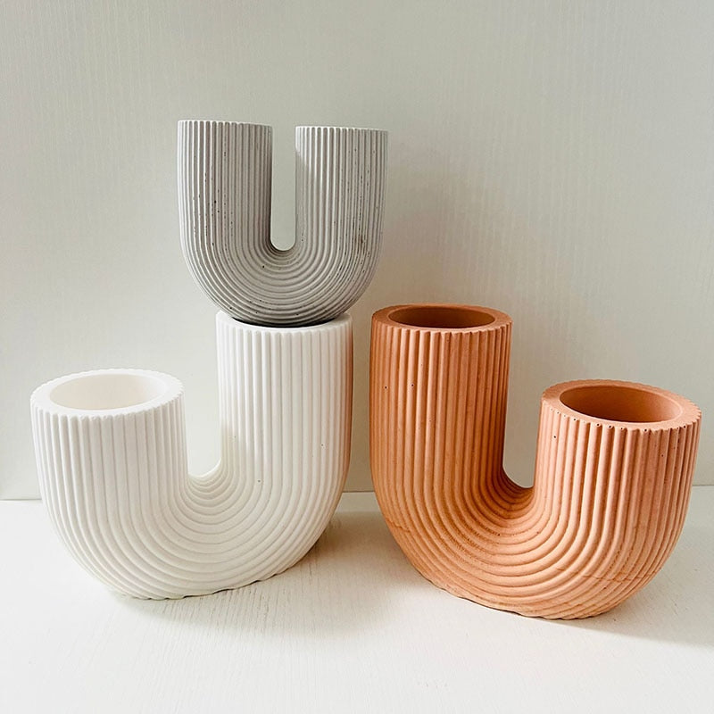 Aina - U-Shape Vase